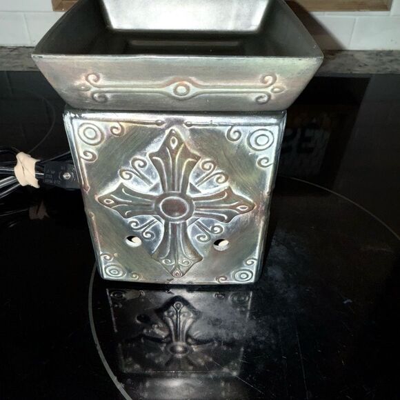 Scentsy Ornate Metal Wax Warmer - Picture 1 of 5